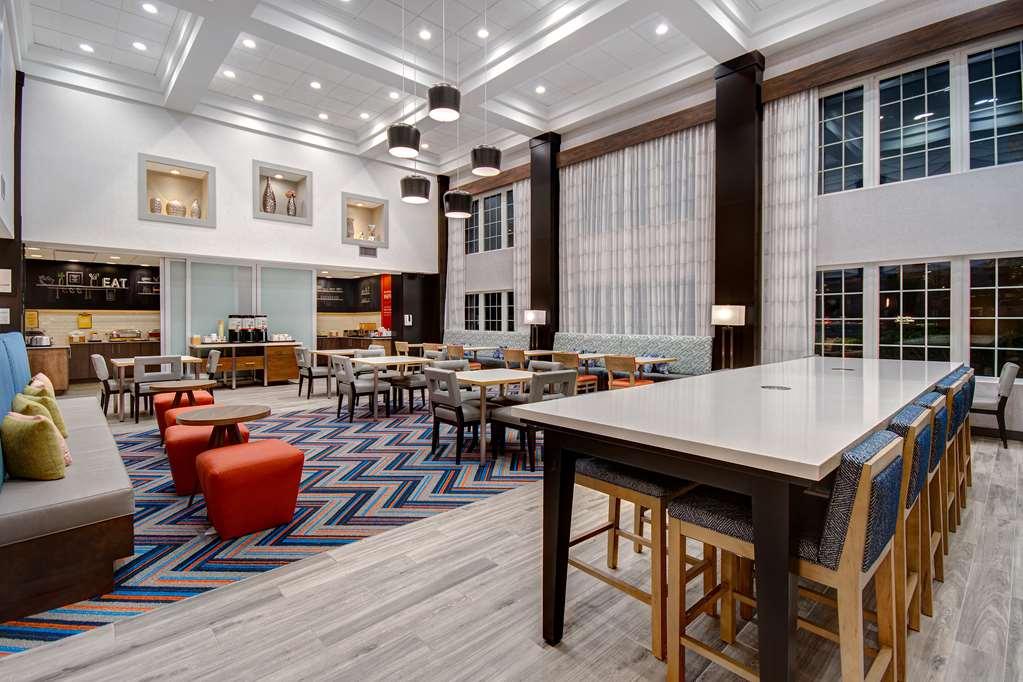 Hampton Inn & Suites Γιόνκερς Εστιατόριο φωτογραφία
